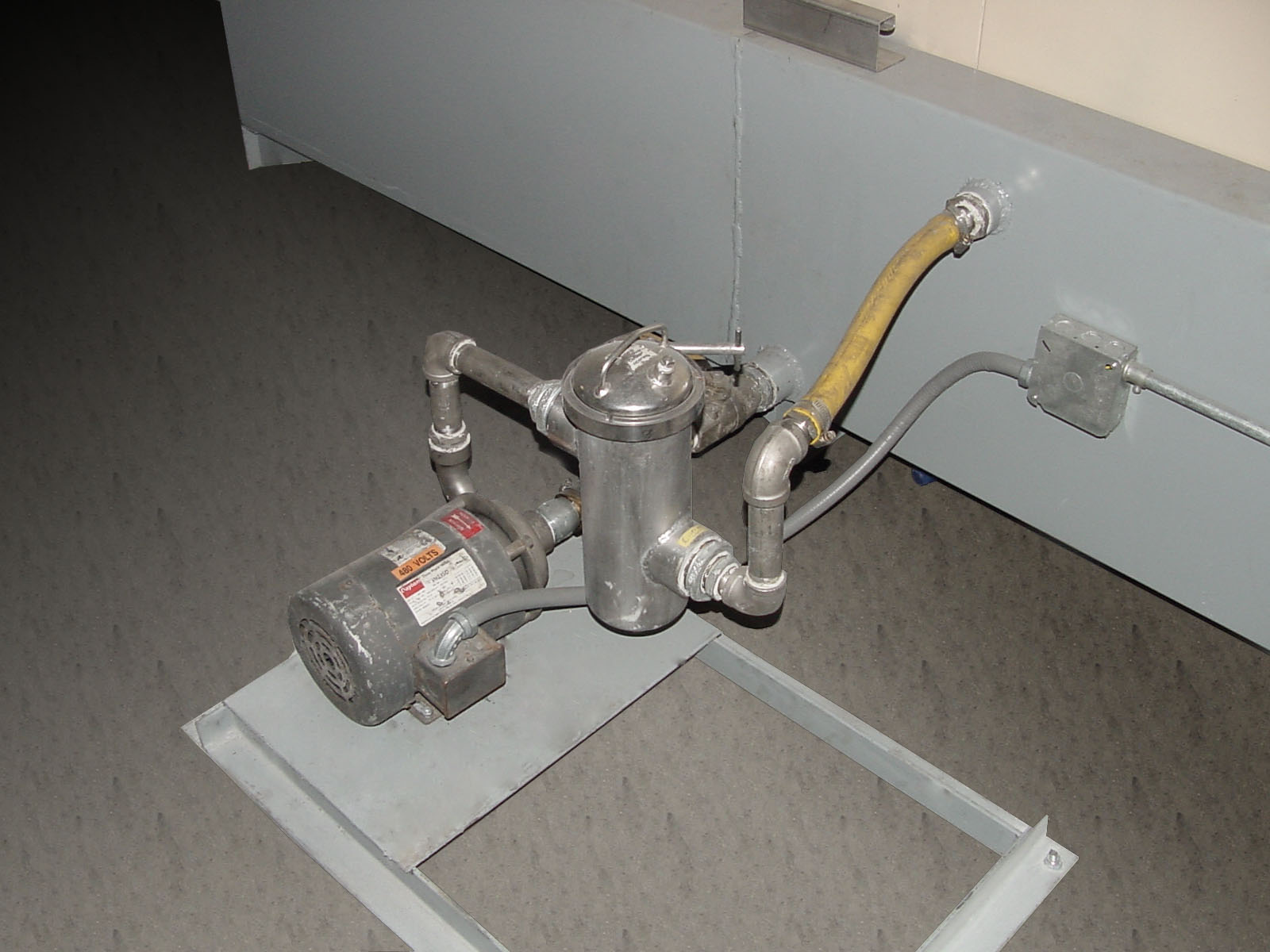 Industrial parts washer pump and spray system